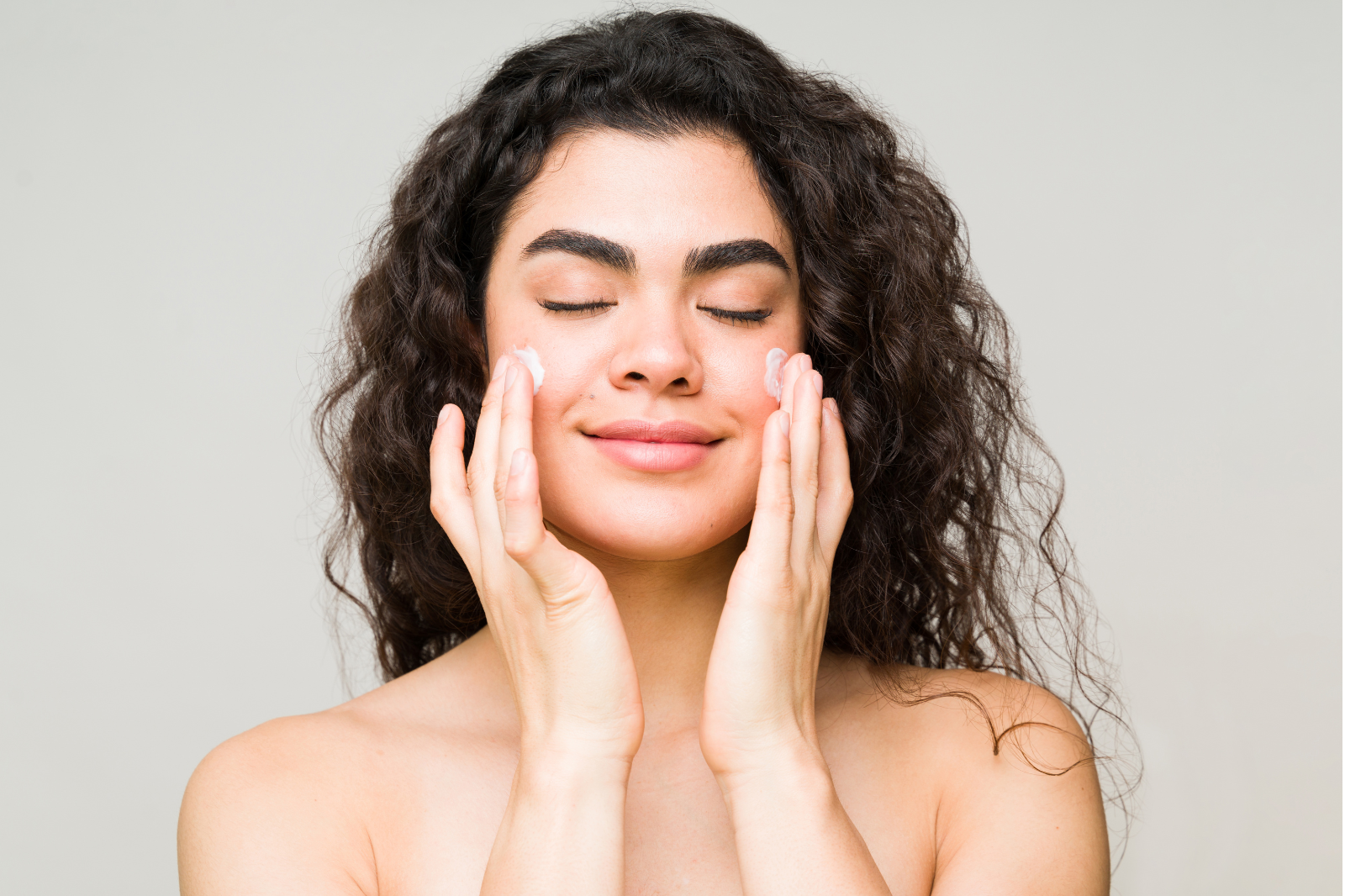 Shielding Your Skin: The 6 Best Sunscreen Stick for Acne-Prone Skin